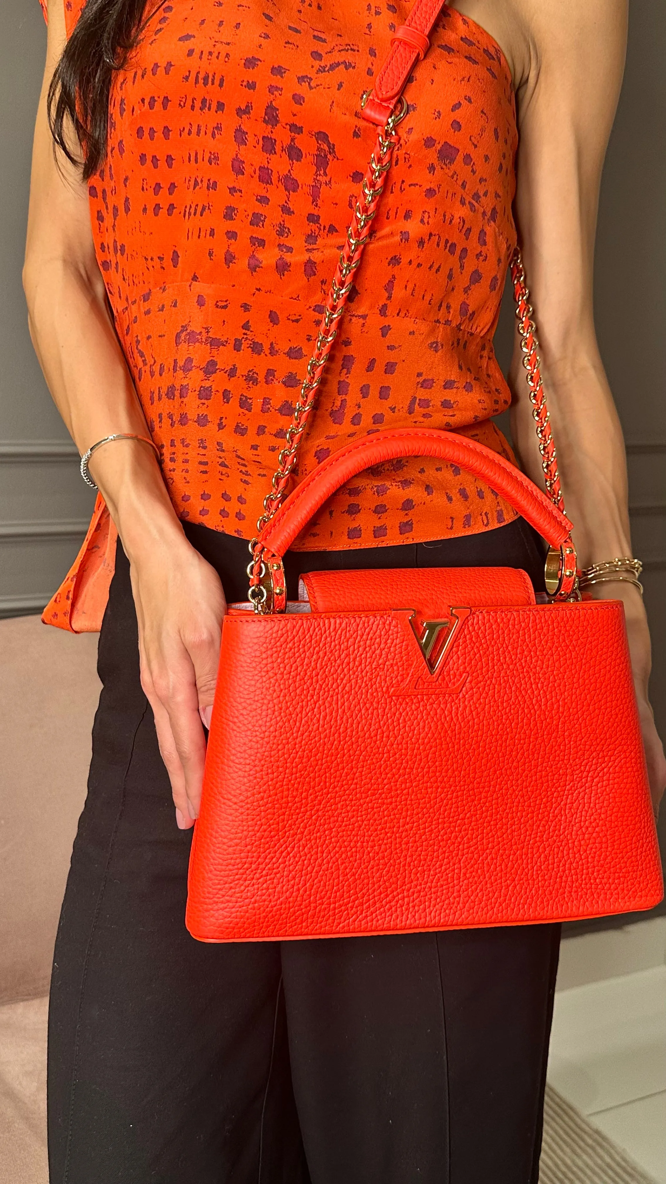 Bolsa Louis Vuitton Capucines em Couro Laranja Ferragens Gold