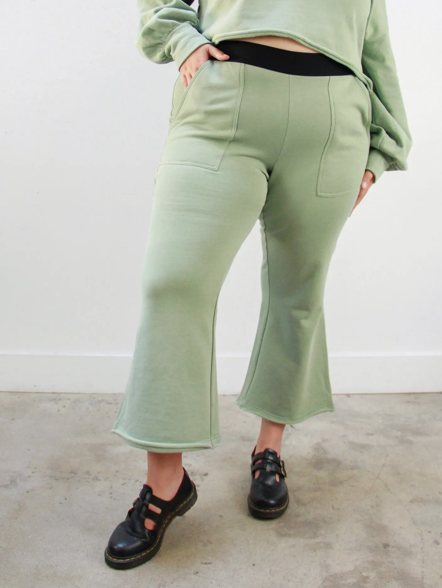 PATCH POCKET FLARE ~ AVOCADO