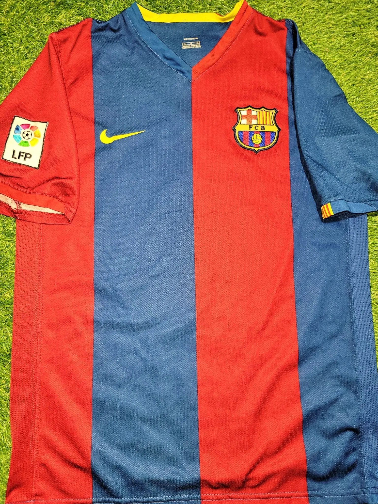 Ronaldinho Barcelona 2006 2007 Home Soccer Jersey Shirt M SKU# F6AOM 146980